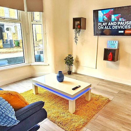 فيلا Stratford City - Luxe House With Garden لندن المظهر الخارجي الصورة